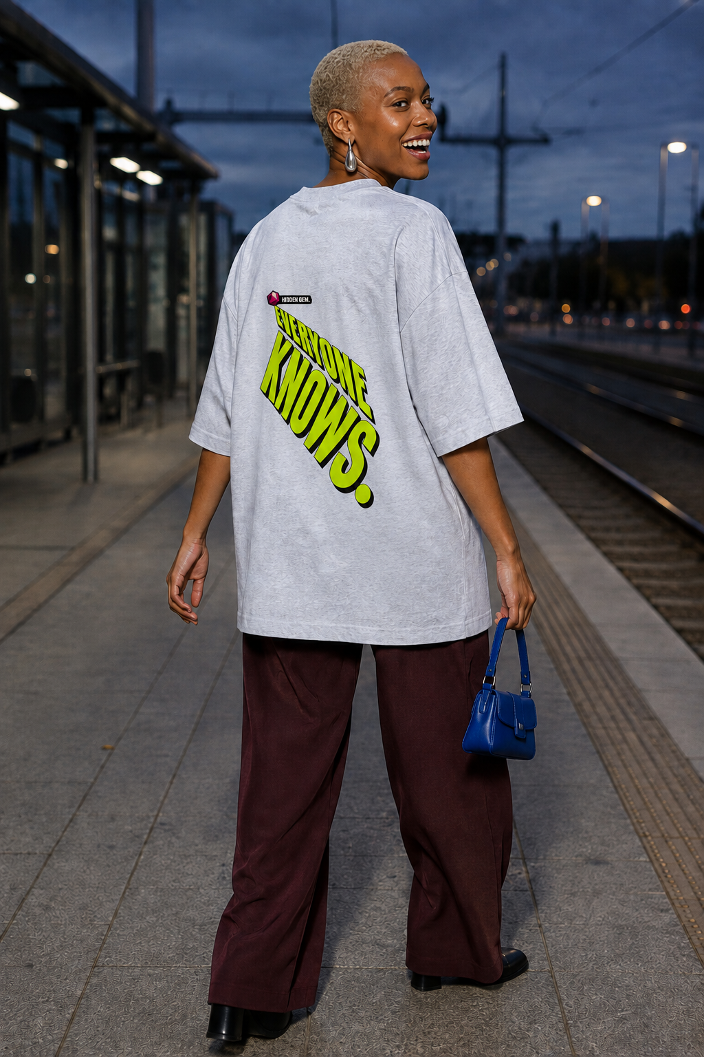 Model wearing the 3o1d HIDDEN GEM. EVERYONE KNOWS. oversized T-shirt in Cool Heather Grey, back graphic.